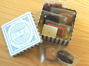 ８８　焼菓子　角缶